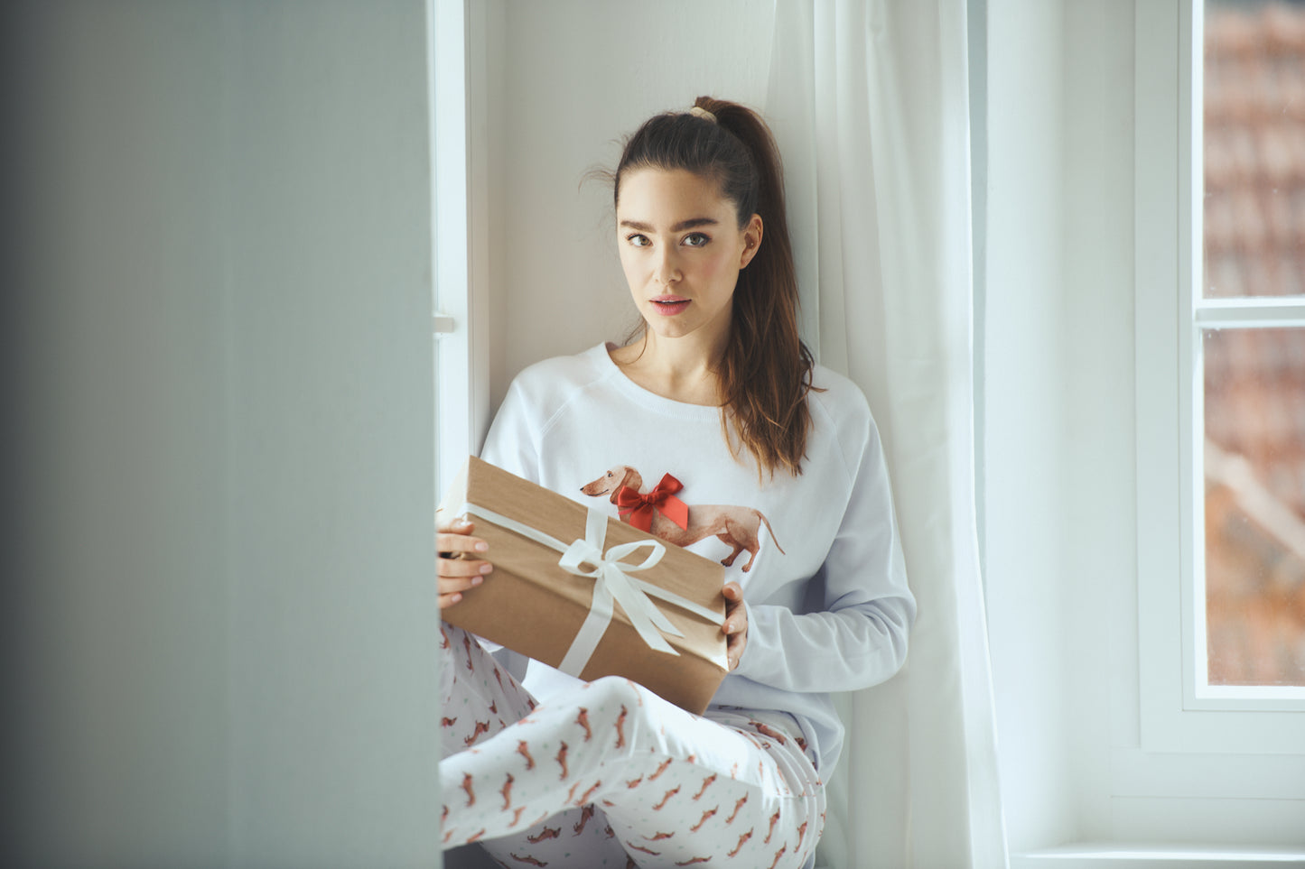 Pyjama Damen Bündchen "Immer bei dir" weiß/ Dackel allover von Louis & Louisa